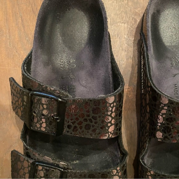 Birkenstock “Sydney” Metallic Slip On - Picture 3 of 10